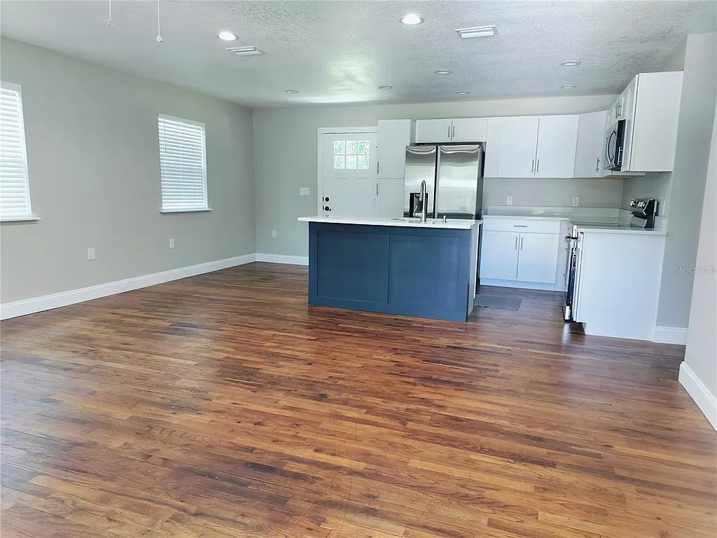 3 bed, 2.0 bath, 1100 sqft, $1,900 — Photo 4