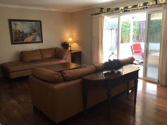 3rd image of 5649 Holland Ln