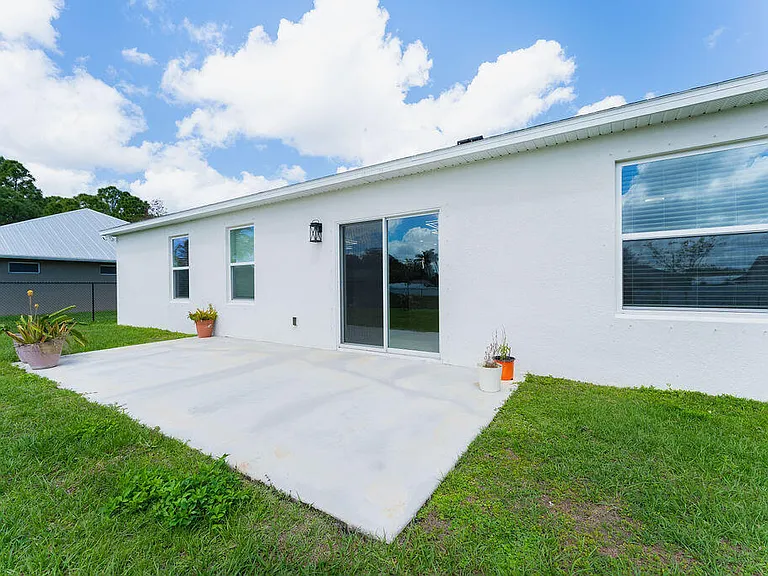 138 SW Carter Ave — Photo 52