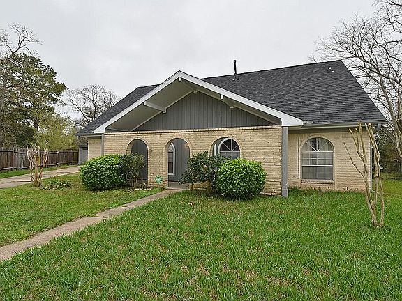 2nd image of 10611 Huntington Wood Dr