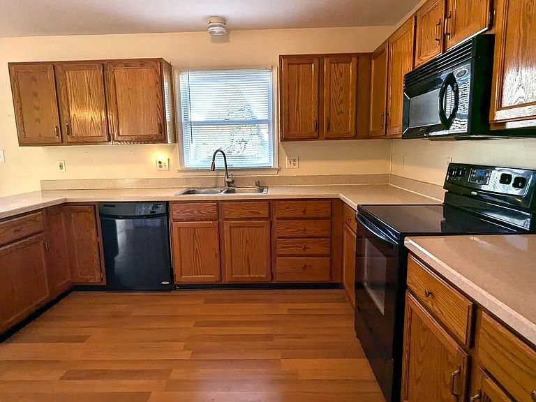 150 Nightingale Ave — Photo 7