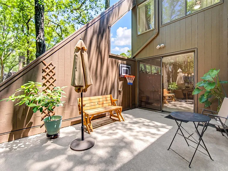 239 Litchfield Ln — Photo 23