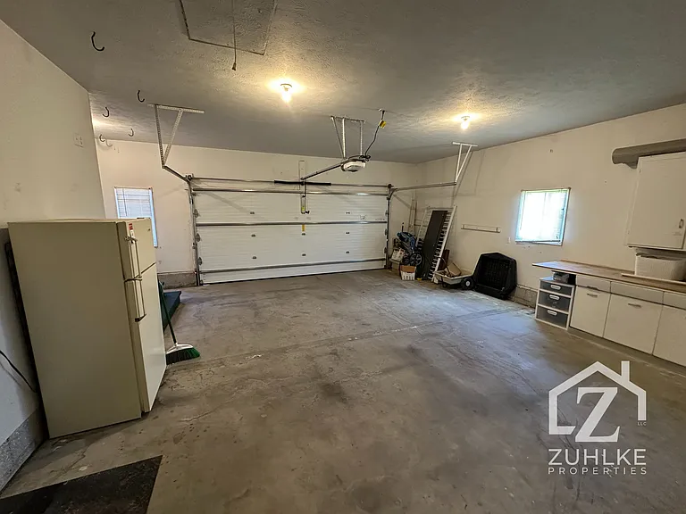 320 N Sunset St — Photo 14