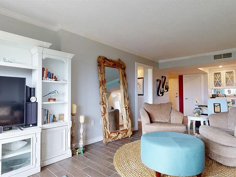 1120 N Shore Dr NE #501 — Photo 14