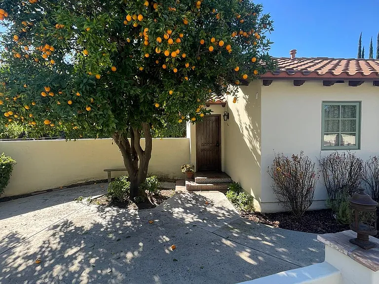 5668 Jumilla Ave — Photo 13