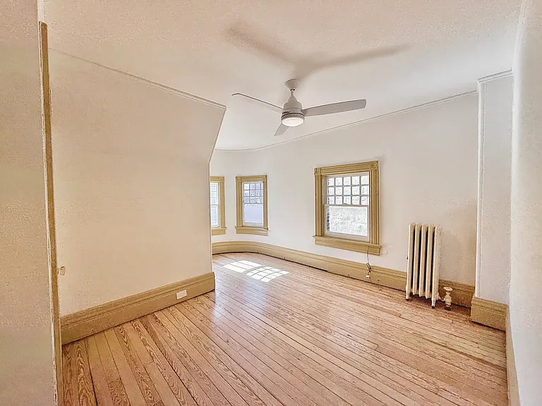 281 S Franklin St #8 — Photo 5