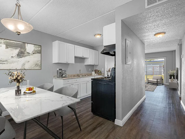 Palm Square Homes — Photo 5