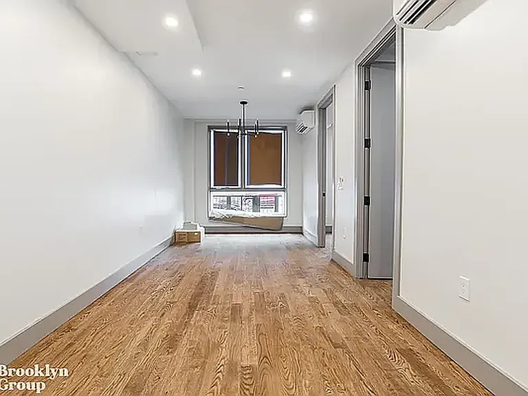 1896 De Kalb Ave #1A — Photo 2
