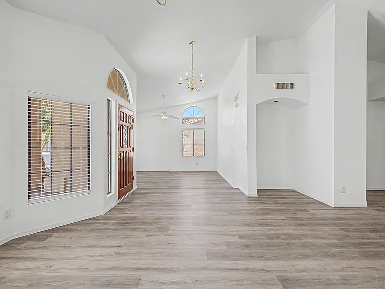 3103 N Meadow Ln — Photo 7