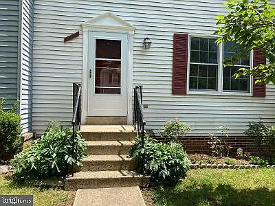 3 bed, 3.5 bath, 1320 sqft, $2,695 — Photo 2