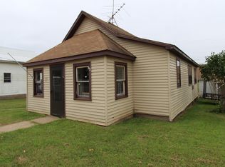 442 Ferry Rd, Miles, IA 52064