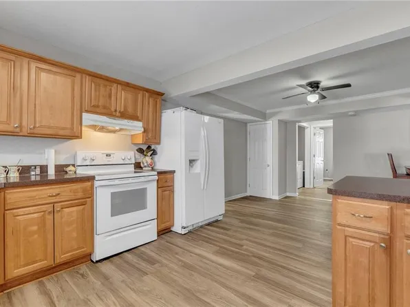 108 W Main St, Fontana, KS 66026