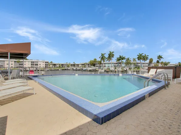 313 Lake Circle #316, North Palm Beach, FL 33408