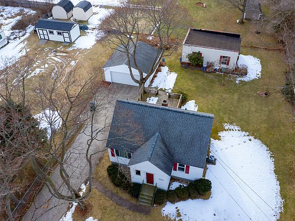 3rd image of 3133 McCracken St