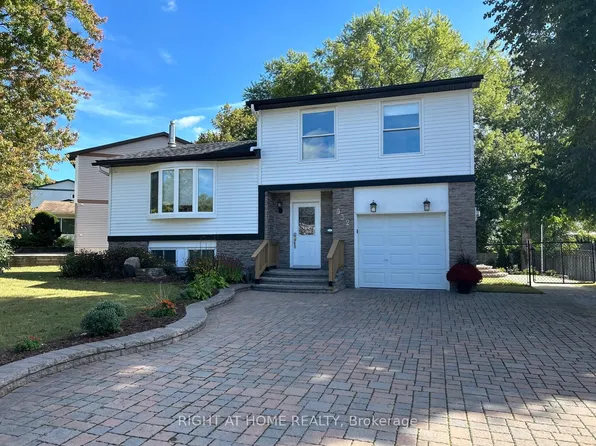 832 Boronia Cres, Newmarket, ON L3Y 5J9