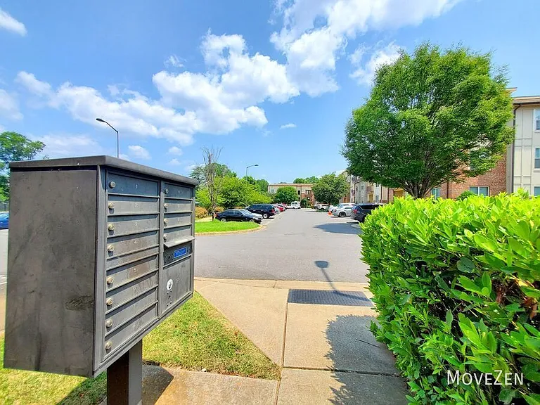 827 Seigle Point Dr — Photo 38