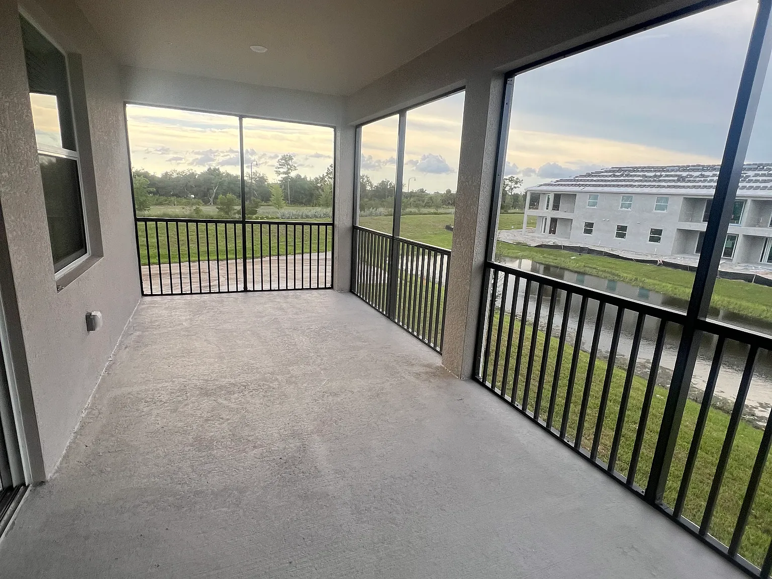 3 bed, 2110 sqft, $3,000 — Photo 3
