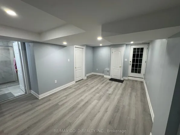 17 Capistro St, Brampton, ON L7A 3J2