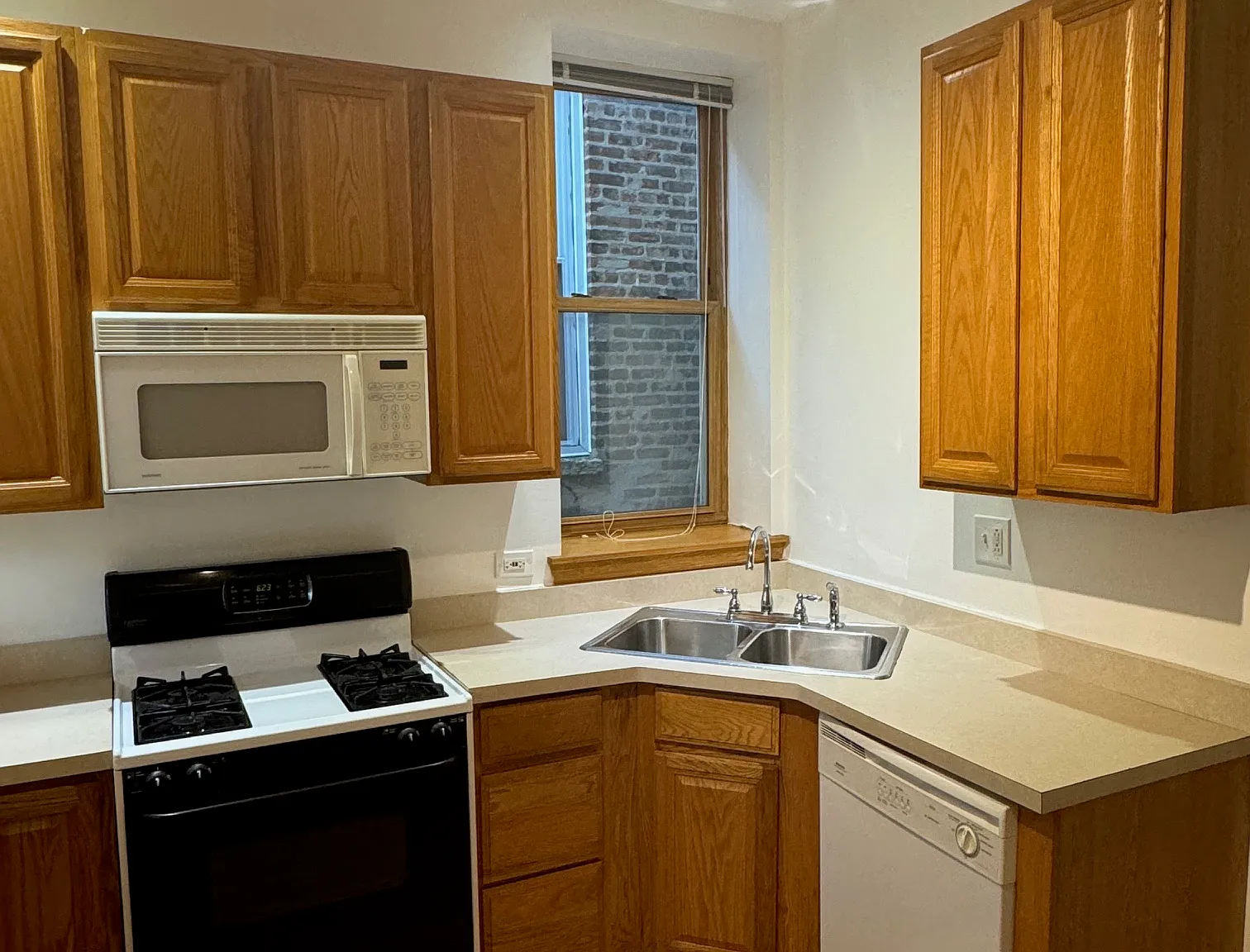 2 bed, 1100 sqft, $2,250 — Photo 4