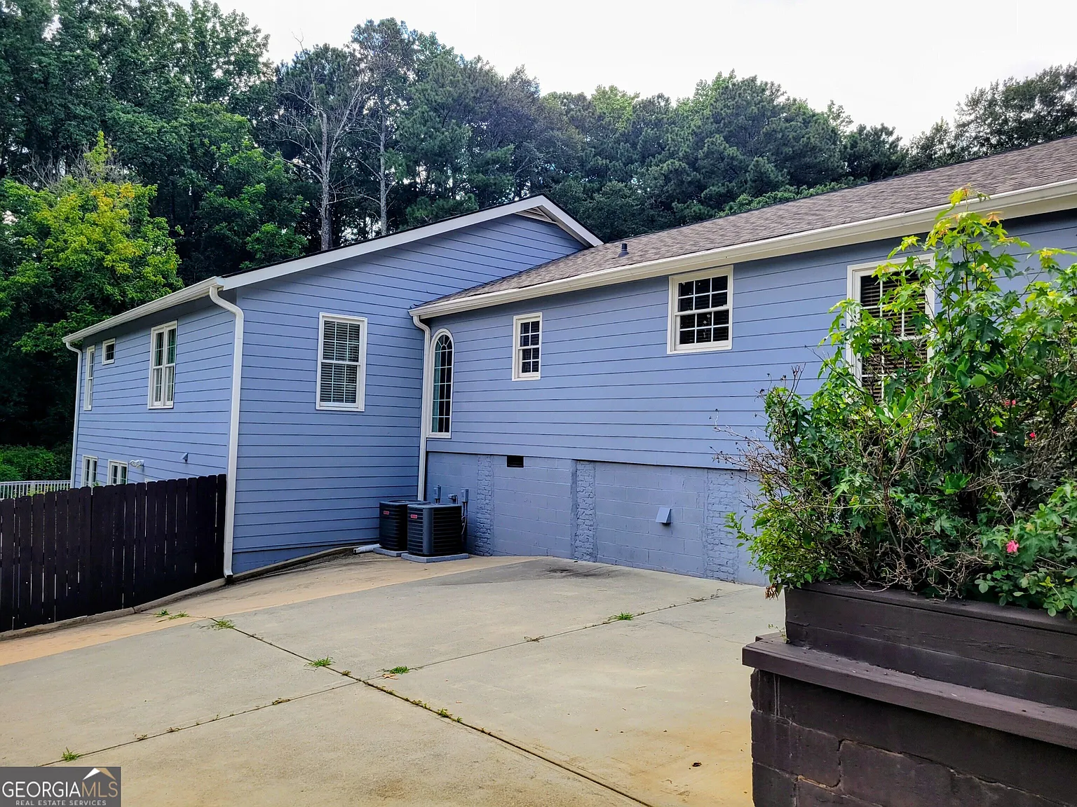 6 bed, 4.0 bath, 3513 sqft, $4,499 — Photo 2