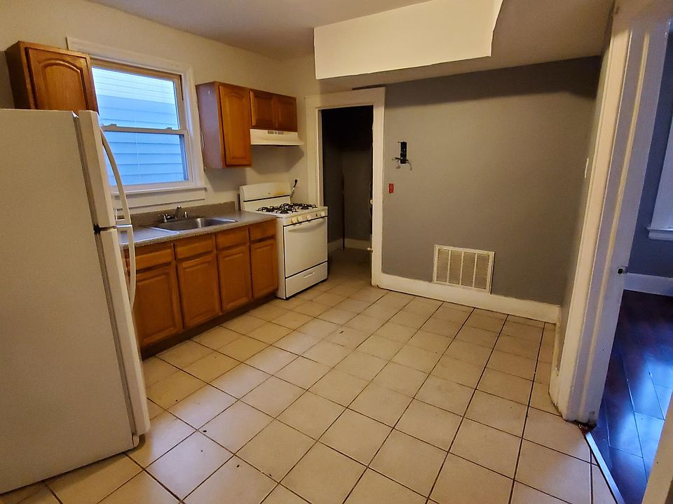 1st image of 875 S 20th St #1