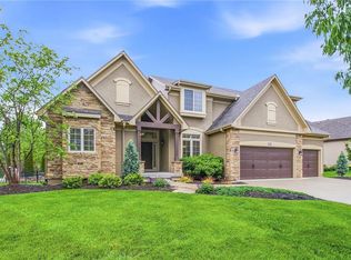 1637 NE Woodland Shores Dr, Lees Summit, MO 64086