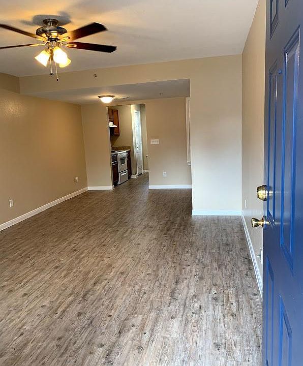 1st image of 910 N Park St APT 938