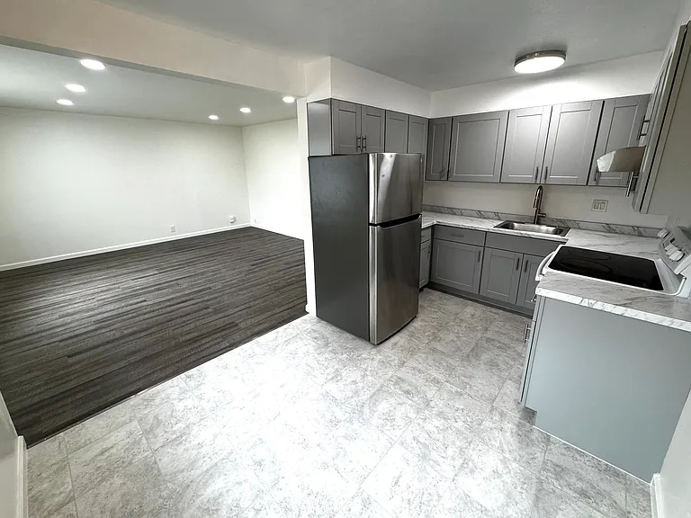 169 S Parkview Ave #4 — Photo 3