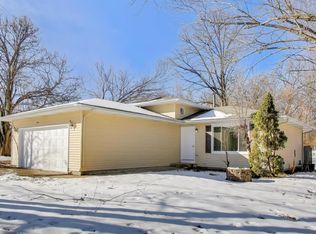 2N660 Valewood Rd, West Chicago, IL 60185