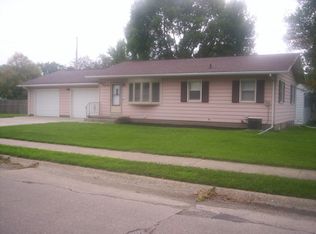 1145 11th Ave N, Clinton, IA 52732