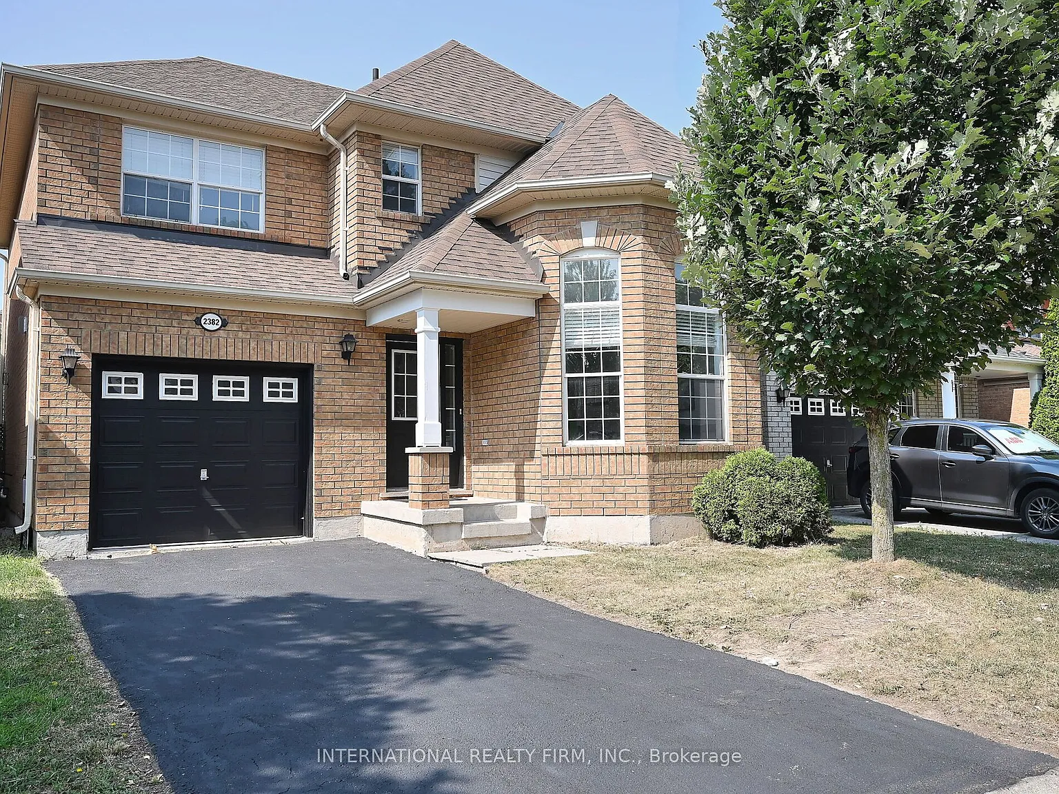 2382 Falkland Cres photo 1