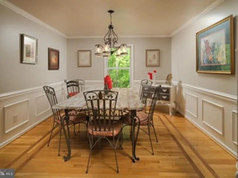 391 Windermere Dr — Photo 13