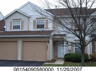 484 Ascot Ln, Streamwood, IL