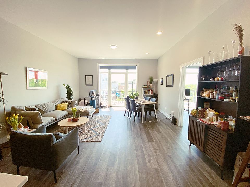 1st image of 3220 N Lincoln Ave #503