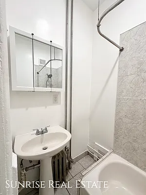 Bathroom, photo 1