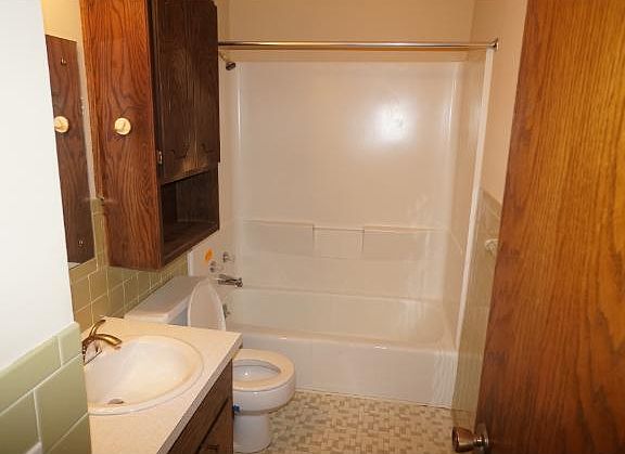 4th image of 10007 Wentworth Ave S