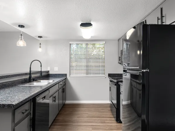 Redwood Cove Apartments