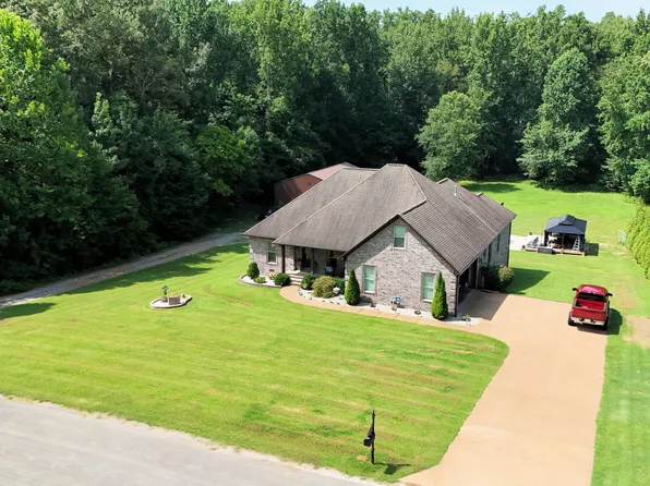 100 Valley View Dr, Henderson, TN 38340