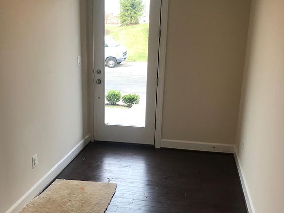 4th image of 23050 Brooksbank Sq