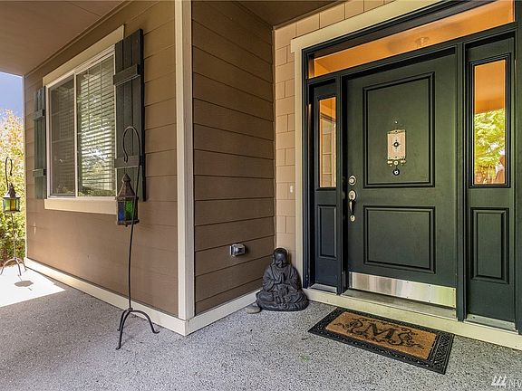 2nd image of 902 207th St SW