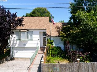 1750 Lincoln Rd, Coos Bay, OR 97420