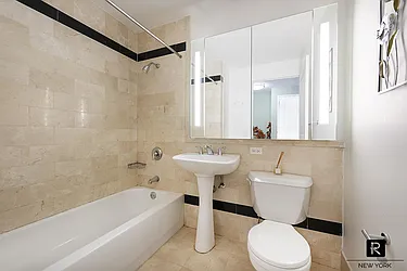 Rented by R New York