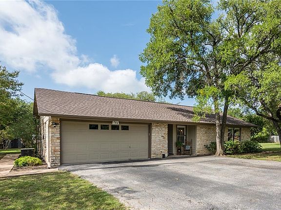 3rd image of 704 Lone Star Dr