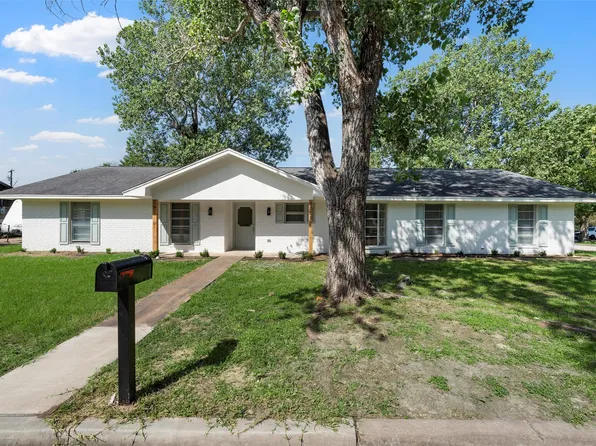 1008 W Elizabeth Dr, Robinson, TX 76706