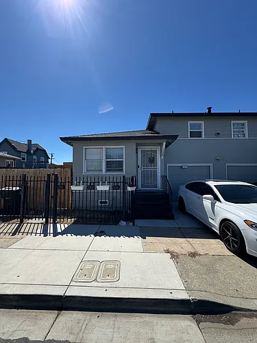 1530 Somers St Photo 1