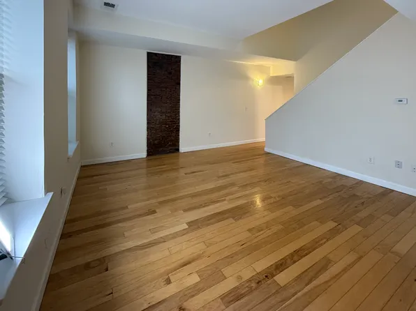 1900 Sidney St APT D, Saint Louis, MO 63104
