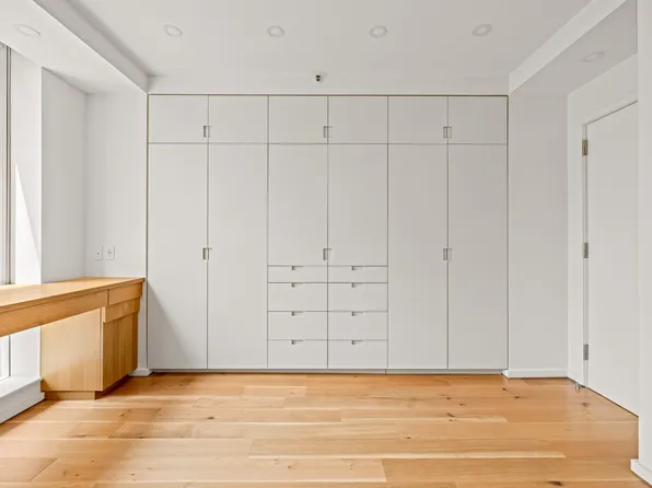 120 Riverside Boulevard image 8 of 13