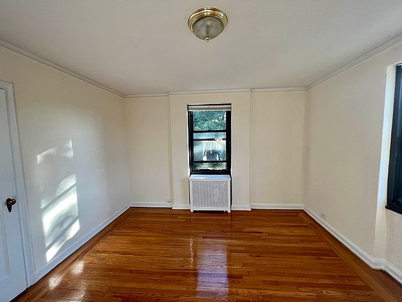 3rd image of 3001 Henry Hudson Pkwy W #5B