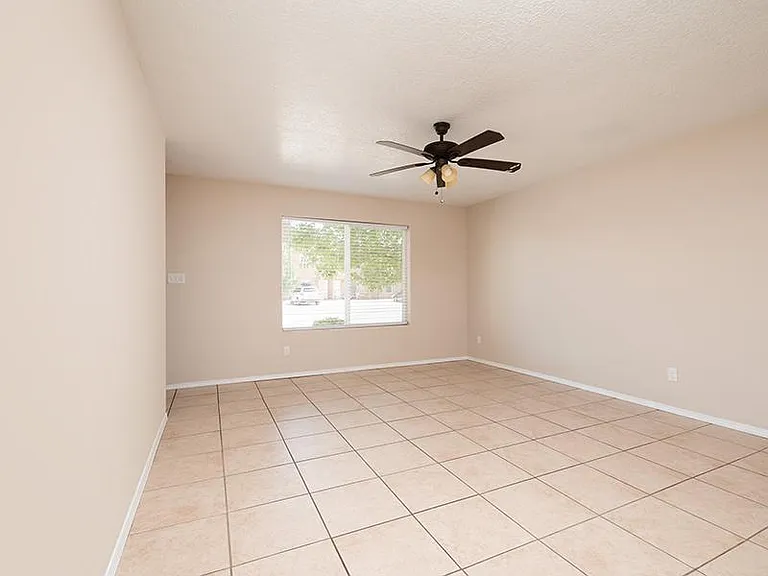 Living Room|3-Bedroom 2-Bathroom Townhomes | Coronado Townhomes
