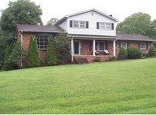 5636 Mountainside Ct, Hickory, NC 28601